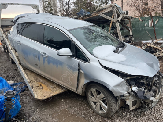 Opel Astra. J. Sağ ön kapı