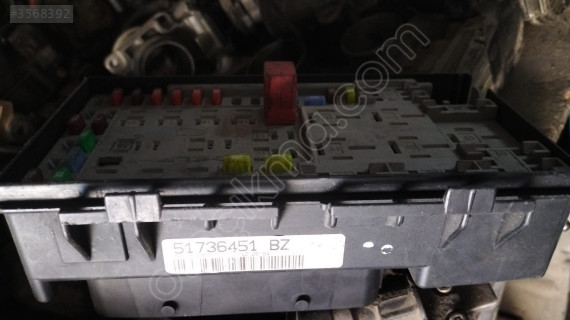 51736451 Fiat grand Punto 1.4 sigorta kutusu