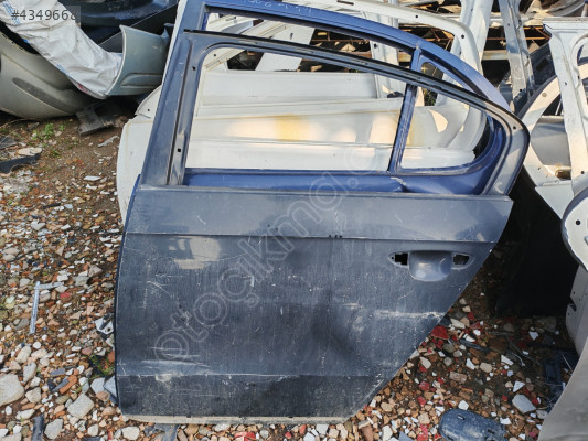 VW JETTA SOL ARKA KAPI