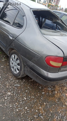 Megane 1 sol arka çamurluk kesme yedek parça