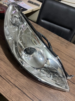 Pevgeout 407 çıkma ön sağ far