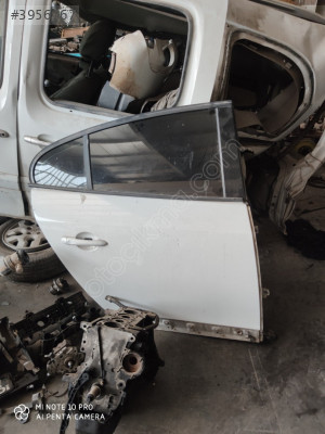 Renault Fluence sağ arka kapı