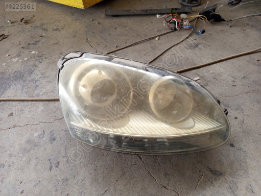 Wolkwagen Golf MK 5 Xenon sağ ön far