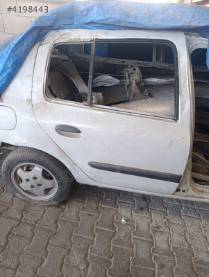 Clio sağ arka kapı