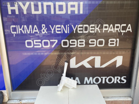 HYUNDAİ İ20 2014-2020 SİLECEK SU BİDONU SIFIR ORİJİNAL YEDEK PARÇ