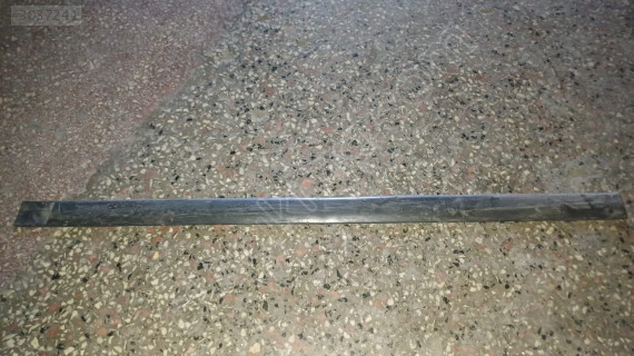 1999 Volvo S40 sağ ön kapı çıtası