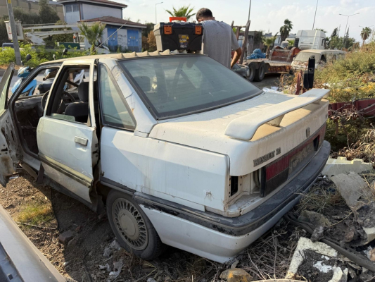 RENAULT 21 SOL ARKA ÇAMURLUK ORJİNAL ÇIKMA