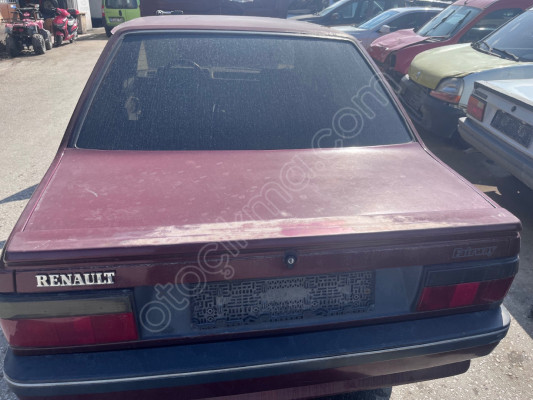 Renault R9 bagaj kapağı