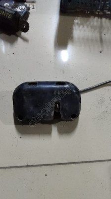 Mazda E2200 çıkma bagaj kilidi