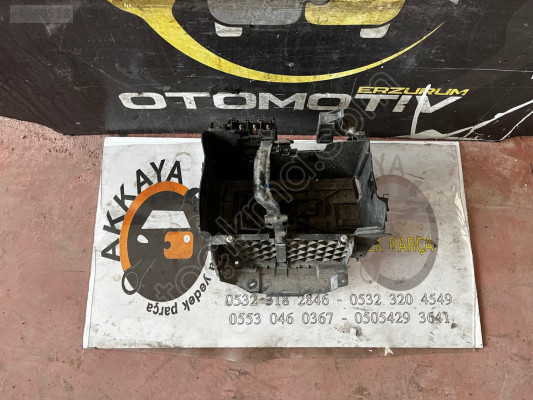 Trafic 3 Akü Kabı Çıkma Orjinal