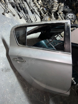 HYUNDAİ İ20 SAĞ ARKA KAPI
