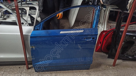 SKODA KAMİQ SOL ÖN KAPI
