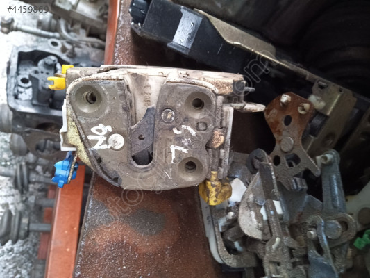 Nissan vaneyte sol ön kapı kilidi