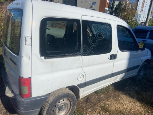 Peugeot partner sağ yan komple cam