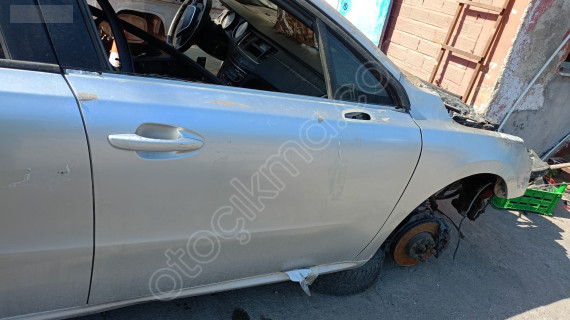 peugeot 508 sağ ön kapı boş