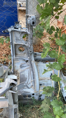 RENAULT MEGANE 2 SAĞ ÇEYREK ŞASE OTO FEDAİ