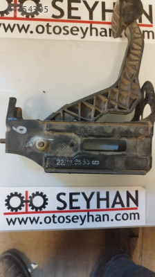 1J1721373C Volkswagen Golf 4 debriyaj pedalı