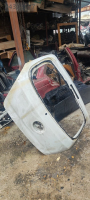 Hyundai i20 bagaj kapağı