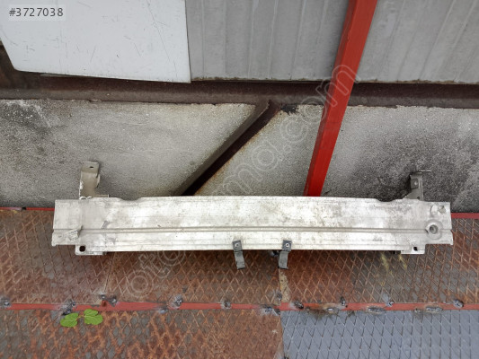 audi a1 ön tampon demiri orjinal 8X0807109