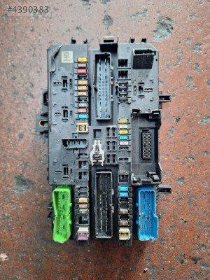 OPEL ASTRA H ARAÇ İÇİ SİGORTA KUTUSU ÇIKMA ORJİNAL 13220831 HQ