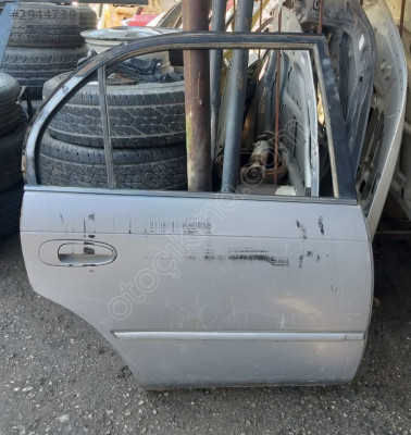 Toyota Corolla AE101 Sağ Arka Dolu Kapı 1993 - 1997 Çıkma Parça