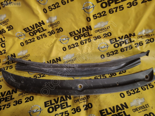 Opel Astra F Çıkma Silecek Alt  Plastiği