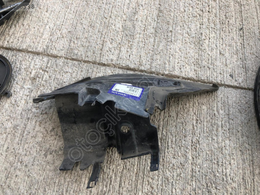 VOLVO S60 SAĞ RADYATÖR BRAKETİ 31323559