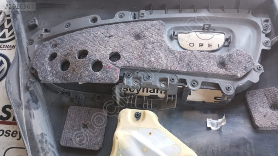 67614-0D560 Toyota Yaris arka sağ kapı döşemesi