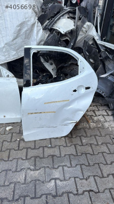 Toyota yaris sol arka kapı 2020