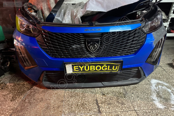 Peugeot 2008 ön tampon dolu yeni model 2024