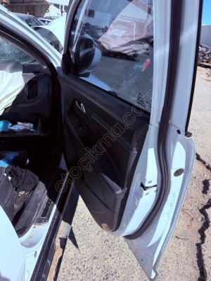 KİA SPORTAGE SAĞ ÖN KAPI DÖŞEMESİ ÇIKMA ORJİNAL