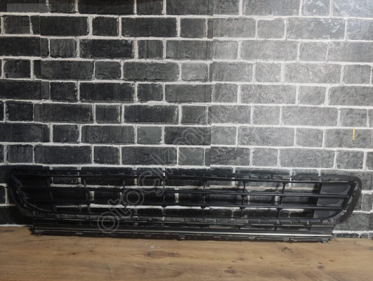 VOLKSWAGEN GOLF 7 ÖN TAMPON ORTA IZGARA 5G0853677A