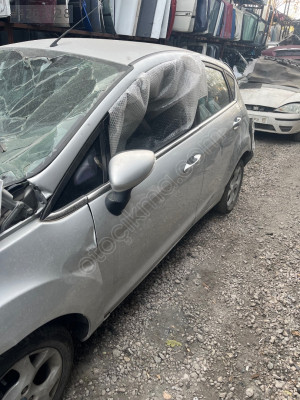 Fiesta sol ön kapı