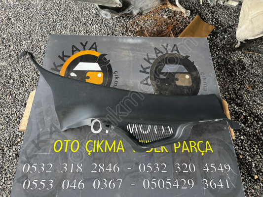 7212A150ZZ Mitsubishi L200 Sağ Arka Direk Kaplaması Çıkma