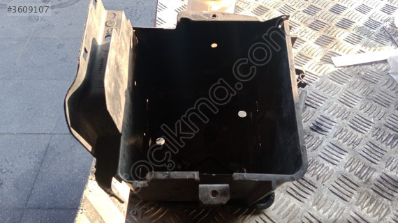 Fiat Punto (2003-2006) 1.4-16V benzinli akü altlığı orijinal