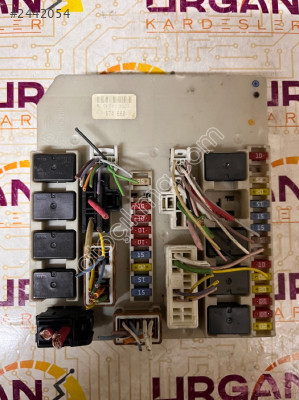 674660A RENAULT CLIO 3 UPC SİGORTA KUTUSU
