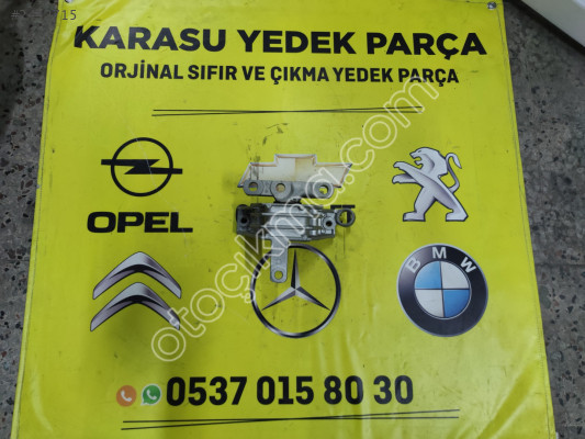 Opel Insignia B Sağ Motor Kulağı /84240118