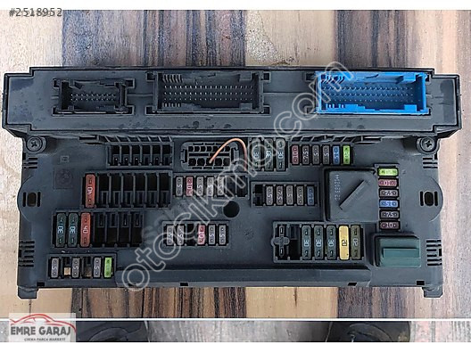 921086302 -- Bmw X3 Sigorta Kutusu