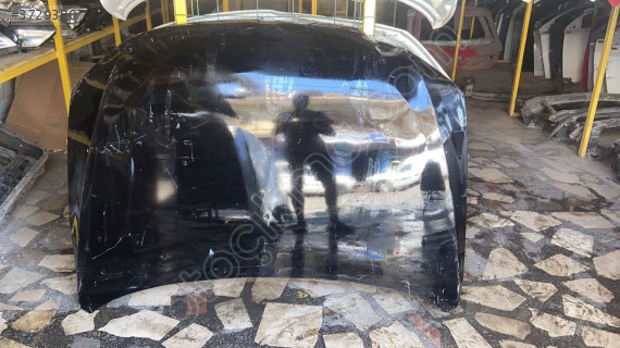 Volkswagen Jetta için Siyah Kaput - Oto Çıkma Parçalar
