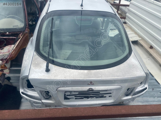 Mıitsubishi Carisma arka bağaj kapağı 2004