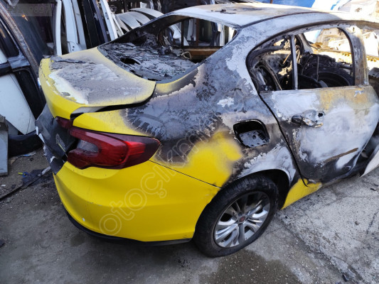 FİAT EGEA SEDAN ARKA DİNGİL DOLU ÇIKMA PARÇA