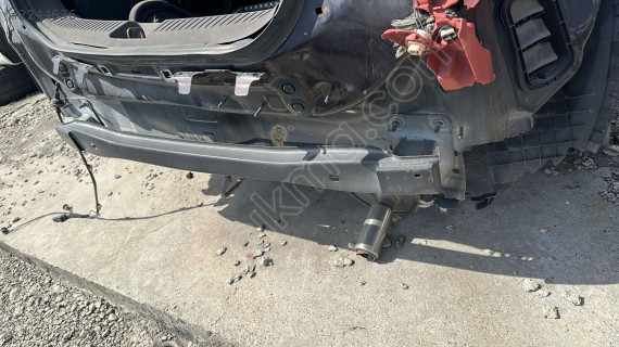 Mazda 2 arka tampon demiri