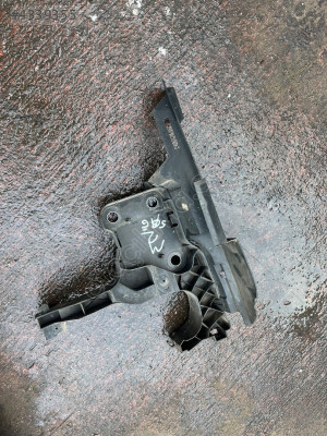 2005 megane 2 ön panel alt ayağı sol