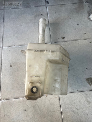 Hyundai i30 silecek suyu deposu