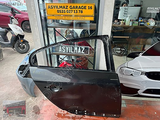 FLUENCE SAĞ ARKA KAPI HASARLI