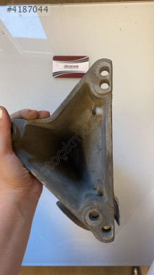 8D0199388G passat b5 sağ şanzıman kulağı braketi