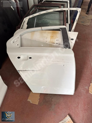 OTO CEM'DEN ÇIKMA PEUGEOT 301 SAĞ ARKA KAPI