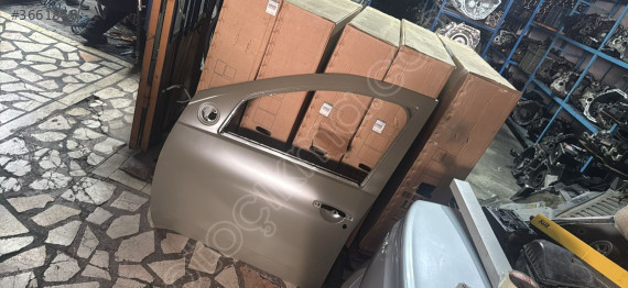 Dacia Duster Ön Sol Kapı Orjinal 801019012R 801015632R