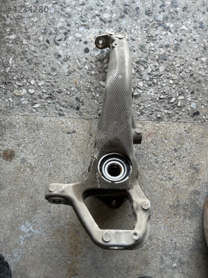 Porsche taycan sol ön taşıyıcı orjinal çıkma parça