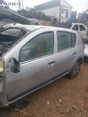 DACİA SANDERO ÇIKMA SOL ARKA KAPI